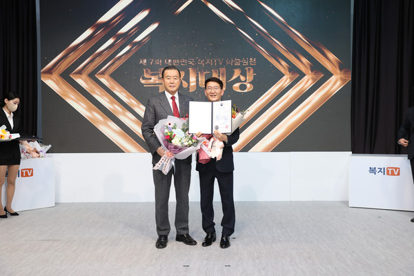 ▲ 김기정 의장 보건복지부장관상 수상 기념사진.