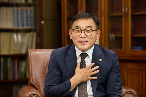 ▲ 윤원균 용인특례시의회 의장.