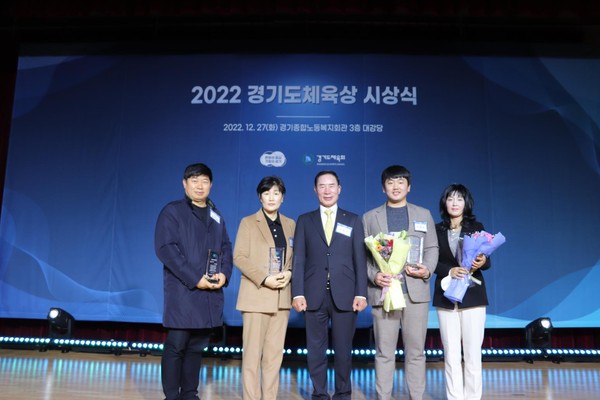 ▲ 구리시체육회, 2022 경기도체육상 3개 부문 수상 기념사진 촬영.
