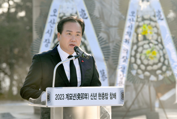 ▲ 이권재 오산시장, 2023 계묘년 신년참배 행사 참석해 인사말 전하는 모습.