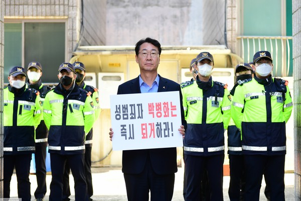 ▲ 정명근 화성시장, 박병화 퇴거 시위중인 모습.