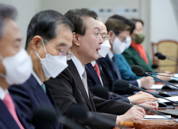 ▲ 윤석열 대통령이 용산 대통령실 청사에서 국무회의를 주재하고 있다. /뉴시스