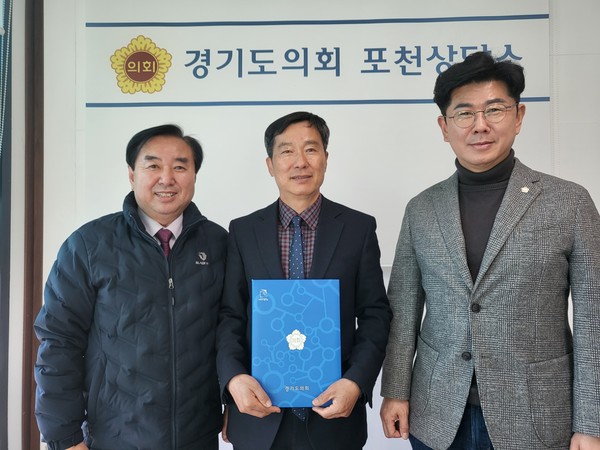 ▲ 김성남.윤충식 의원, 포천상담소 2023년 시무식 개최 모습.