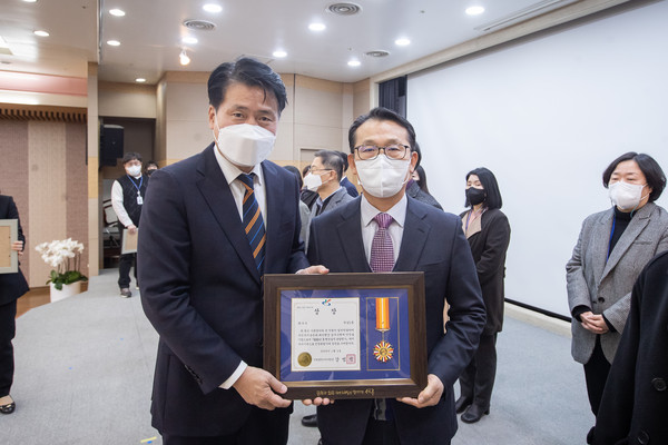 ▲ 2022년도 동 행정평가 '최우수상' 수상 기념사진.