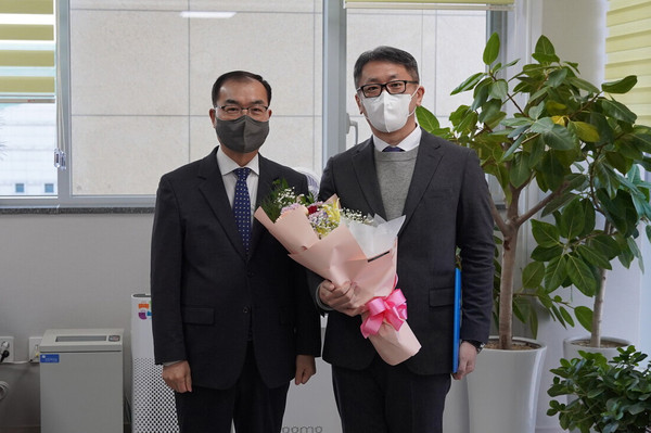 ▲ 수원시청소년재단 제8대 박찬열 상임이사 취임 기념사진 촬영.