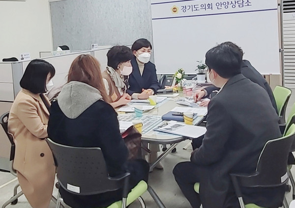 ▲ 이채명 의원, 호원초등학교 안전한 통학로 개설 관련 정담회 개최 모습.