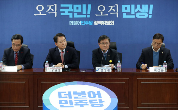 ▲ 김성환 더불어민주당 정책위의장이 여의도 국회 의원회관에서 열린 정부조직법 관련 3+3 회의에서 발언하고 있다. /뉴시스