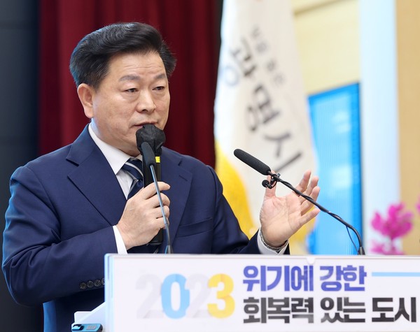 ▲ 박승원 광명시장은 4일 오후 시청 대회의실에서 신년 기자회견을 열어 “2023년은 시민의 삶을 회복해 더 큰 도약을 준비하고 ‘위기에 강한 회복력 있는 도시’로 나아갈 것이다”고 밝혔다.