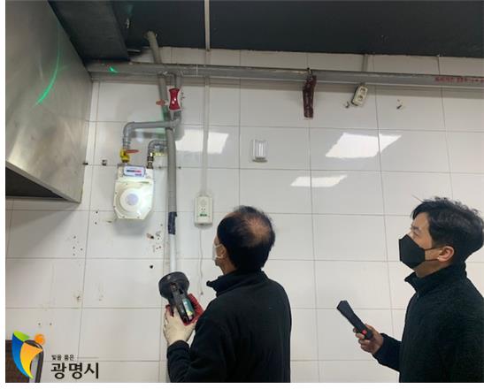 ▲ 설명절대비 가스 사용시설 합동점검 진행중인 모습.