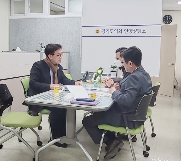 ▲ 김철현 의원, 예술공원고가차도 철거 민원사항 업무 보고.