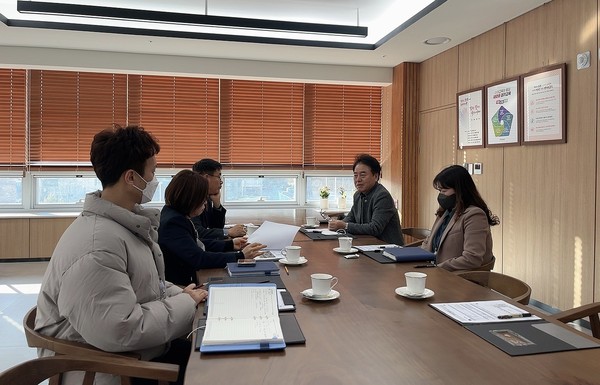 ▲ 김동규 경기도의원, 안산교육청과 학교시설 개방 협의.