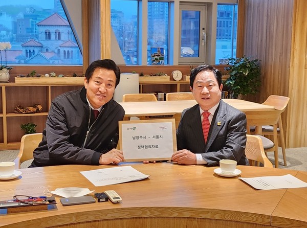 ▲ 주광덕 남양주시장, 오세훈 서울시장과 만나 기념사진 촬영.