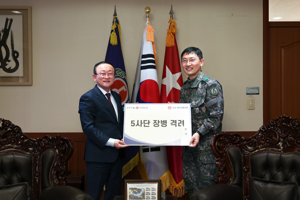 ▲ 김덕현 연천군수, 민·관·군 상생협력 위해 설맞이 군 위문.