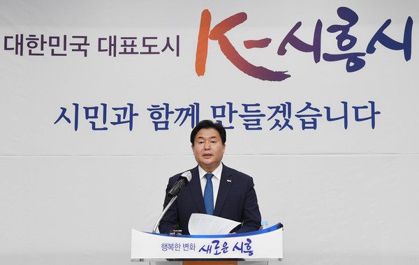 ▲ 임병택 시흥시장, 언론과의 만남 참석해 인사말 전하는 모습.