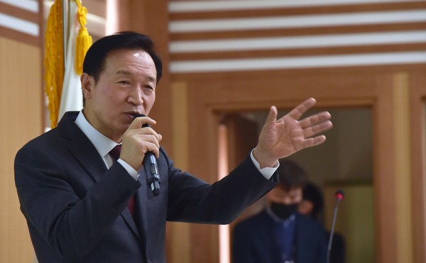 ▲ 임태희 경기도교육감, 새해 기자회견 참석해 인사말 전하는 모습.