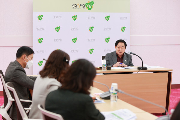▲ 주광덕 남양주시장 ‘2023년도 문화교육국 주요 업무 계획 보고회’ 참석해 회의 진행중인 모습.