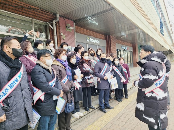 ▲ 안산시, 설 명절 대비 물가안정 캠페인 진행중인 모습.