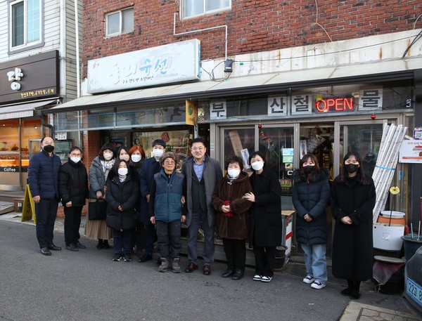 ▲ 서구의회 한승일 의장, 골목형상점가 격려 방문 모습.