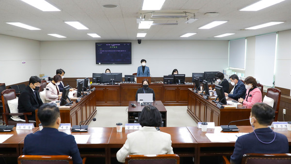 ▲ 안산시의회가 20일 제279회 제2차 정례회 폐회중 의회운영위원회를 열어 제280회 임시회 의사일정을 확정했다.