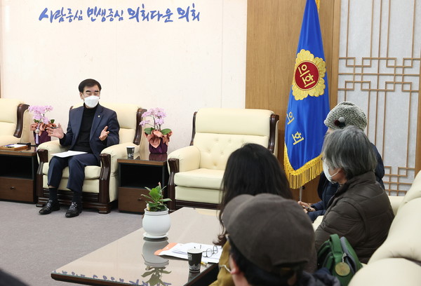 ▲ 염종현 의장, 전국장애인부모연대 경기지부 면담 모습.