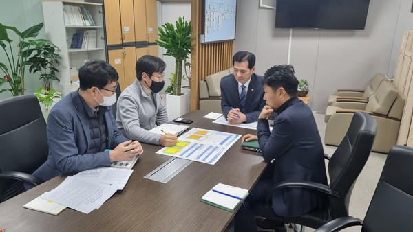 ▲ 이영봉 위원장, 긴급 정담회 모습.