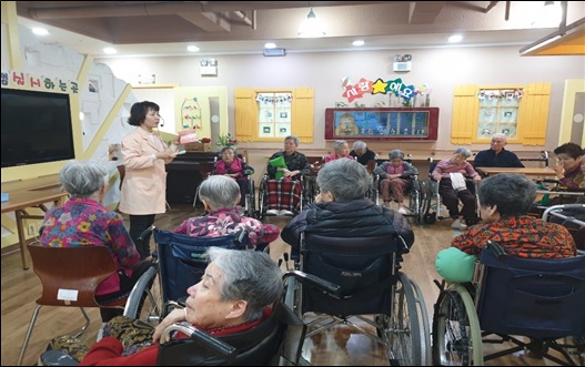 ▲ 취약계층 대상 순회 구강 건강 관리 사업 운영 모습.
