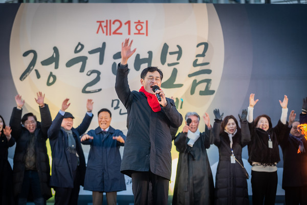 ▲ 정월대보름 달맞이 축제에서 인사말 중인 이기재 양천구청장.