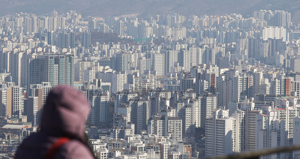 ▲ 서울 남산공원에서 바라본 아파트 단지. /뉴시스