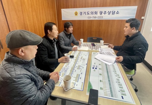 ▲ 유형진 의원, 경기도 택시요금 조정(안) 변경 관련 논의 모습.