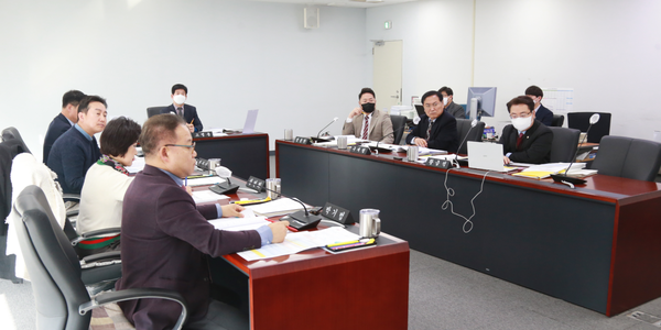 ▲ 성남시의회 경제환경위원회가 제279회 임시회 모습.