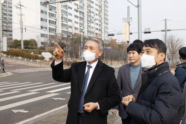 ▲ 지역 현장 방문한 윤환 계양구청장.