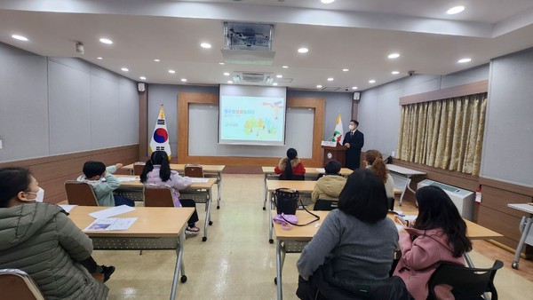 ▲ 동두천시, 경기아이누리놀이터 조성사업 어린이참여단 1차 회의 진행중인 모습.