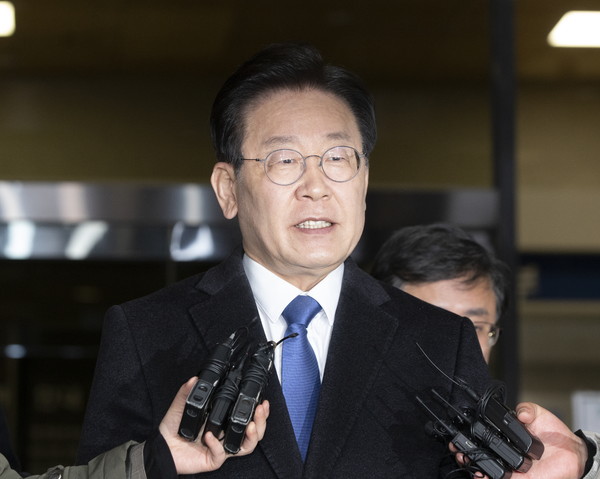 ▲ 이재명 더불어민주당 대표가 소환조사를 마치고 기자질문에 답하고 있다. /뉴시스