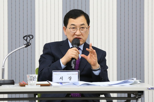 ▲ 새해 첫 읍면동장 회의 진행하는 주낙영 경주시장.