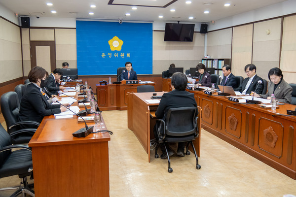 ▲ 강남구의회 폐회 중 운영위원회 회의 모습.