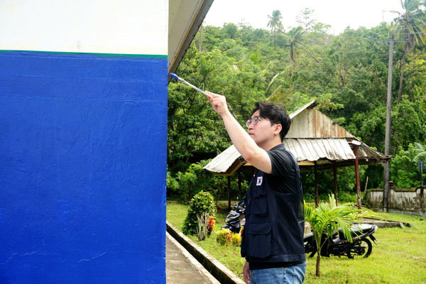 ▲ 벽화 참여하는 김도현 의원.