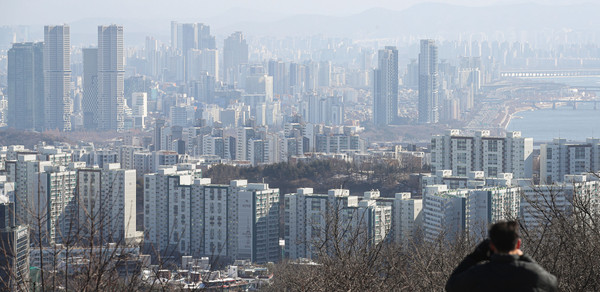 ▲ 서울 남산공원에서 바라본 아파트 단지. /뉴시스