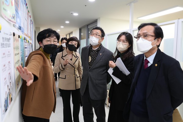 ▲ 현장방문 중인 보건복지위원회 위원들.
