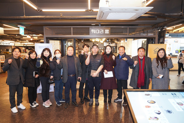 ▲ 행정위 경동시장 현장방문 기념촬영.