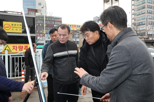 ▲ 군포 주요 사업 현장 방문 진행중인 모습.