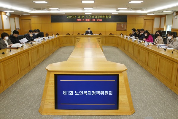 ▲ 2023년 제1회 부천시 노인복지정책위원회 회의 진행 모습.