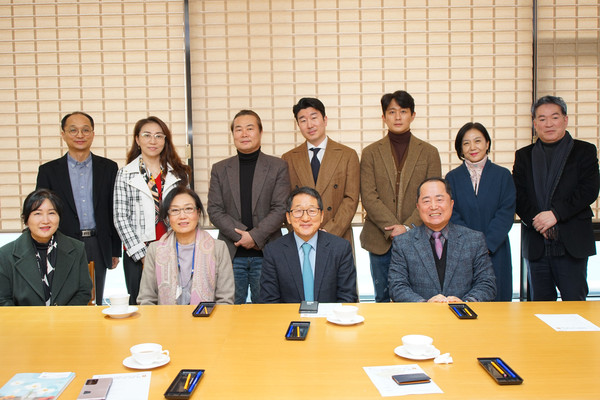 ▲ 수원문화재단·경기문화재단, 지역예술인과 간담회 개최 기념사진.