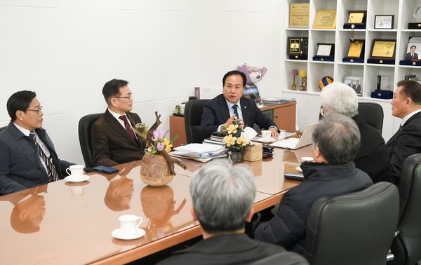 ▲ 이권재 오산시장, 기독교연합회와 간담회 진행중인 모습.