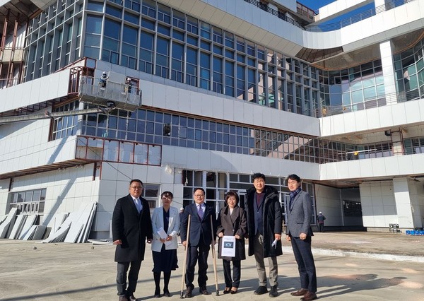 ▲ 경기북부 장애인복지종합지원센터 신축공사 현장 점검 나선 이영주·박재용 의원.