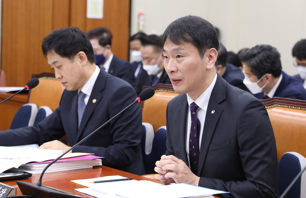 ▲ 정무위원회 출석한 금융감독원장. /뉴시스
