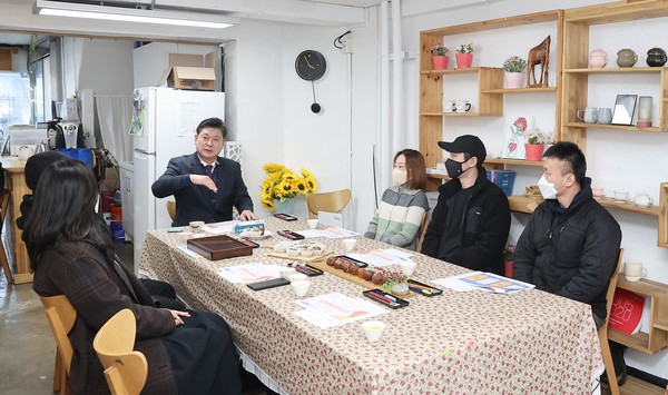 ▲ 이영훈 미추홀구청장 민간위탁 시설 현장 방문 모습.