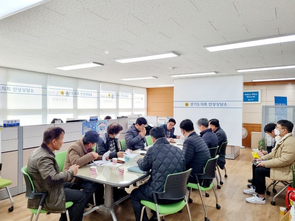 ▲ 안성시 삼죽면 채석단지 관련 정담회 진행하는 박명수 의원.