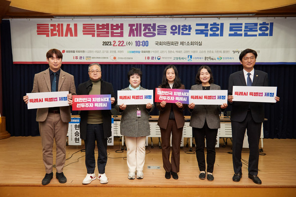 ▲ 왼쪽부터 이상욱 의원, 김길수 의원, 장정순 위원장, 기주옥 의원, 신나연 의원, 박인철 의원.