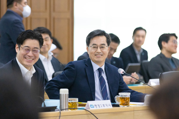 ▲ 도정 열린회의 참석한 김동연 경기도지사.