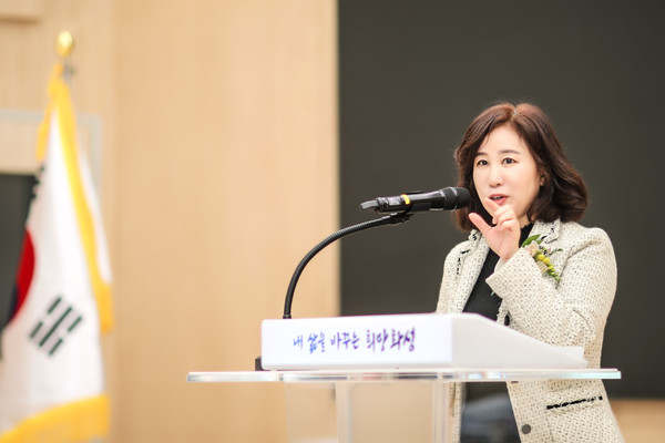 ▲ 화성시의회, 화성시 농어업회의소 정기총회 참석해 인사말 전하는 모습.